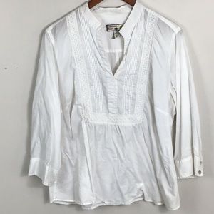 White crochet detail pin tuck bib front top 3/4 sleeves